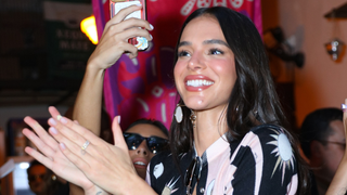 O estilo boho chic ressurge em 2026 com franjas como destaque nas bolsas