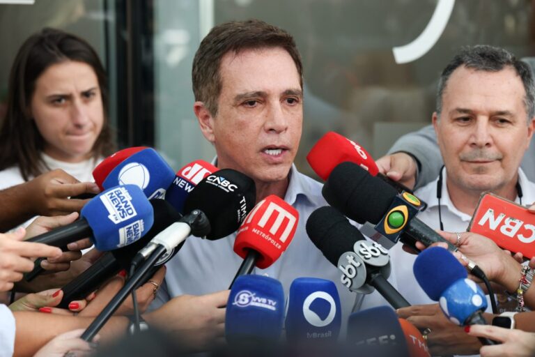 Saúde de Bolsonaro Apresenta Queda da Pálpebra e Tontura Após Queda na Prisão