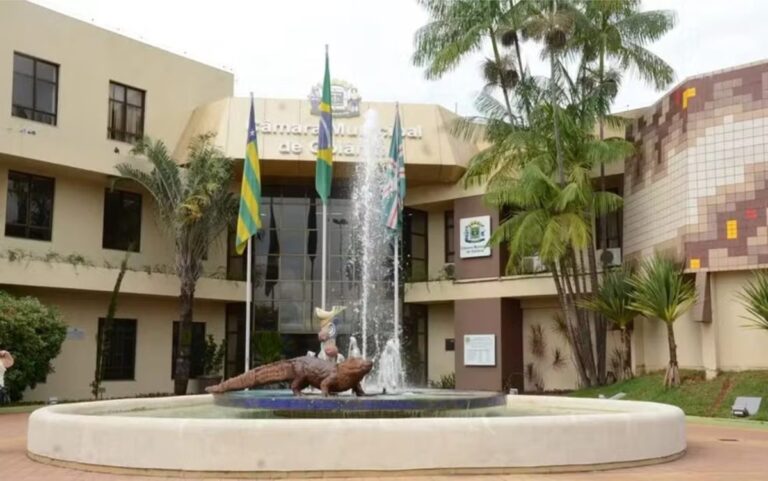 Câmara de Goiânia abre concurso com salários de até R$ 10 mil