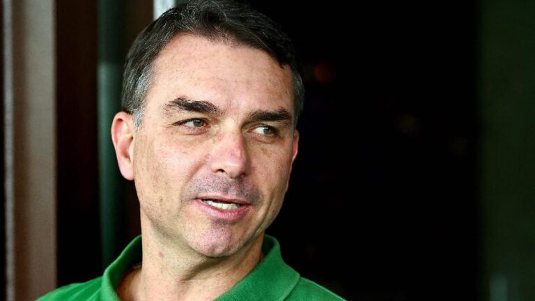 Senado financiou viagem de Flávio Bolsonaro para evento de pré-campanha em São Paulo