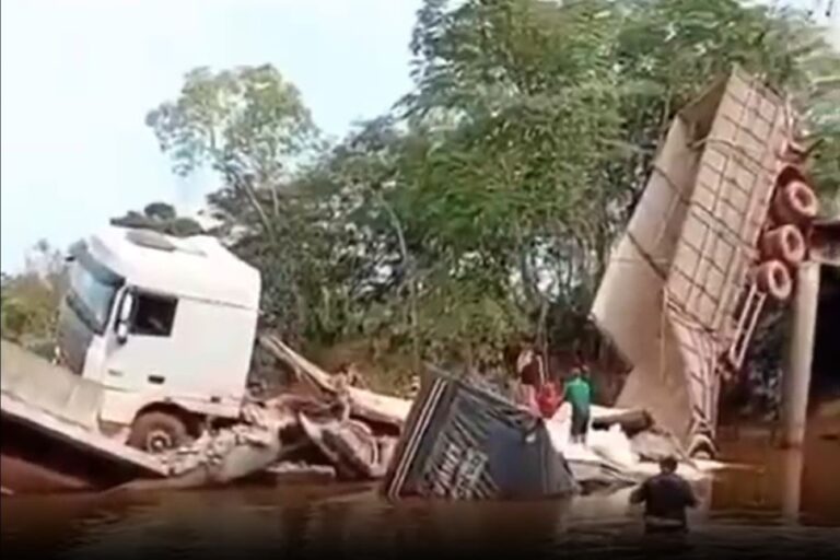 Colapso de ponte causa queda de caminhão no Rio Salobo, no Pará