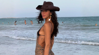 Bruna Marquezine renova o visual após férias com Shawn Mendes