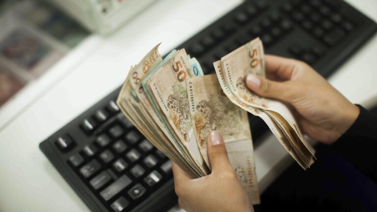 Abono salarial começa a ser pago em fevereiro conforme calendário oficial