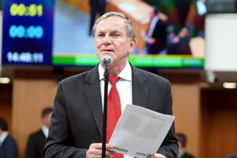 Acidente na BR-060 envolve deputado Antônio Gomide em Goiás