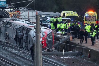 Trilhos com junta quebrada explicam acidente de trem na Espanha