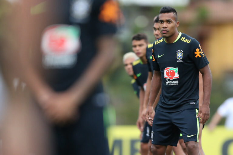Lateral revelado pelo Athletico é cortado da seleção e Ancelotti convoca Kaiki Bruno