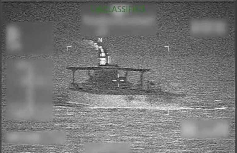 Petroleiro russo apreendido pelos EUA no Atlântico gera tensão internacional