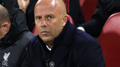Arne Slot defende estilo ofensivo do Liverpool em meio a críticas ao ataque