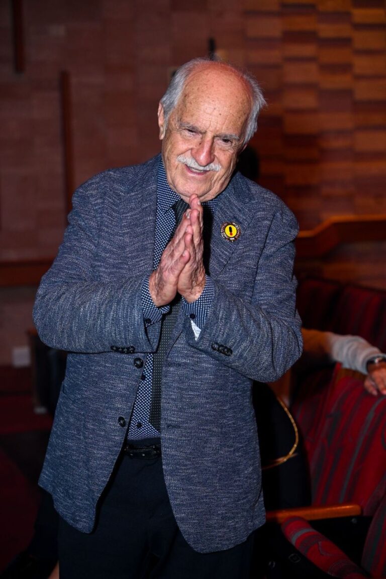 Ary Fontoura faz aparição rara no prêmio iBest aos 93 anos em São Paulo