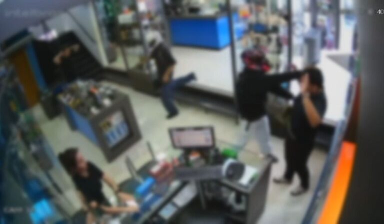 Adolescentes roubam loja e tentam matar atendente em Cascavel