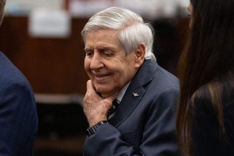 STF autoriza empregados para Heleno em prisão domiciliar devido à saúde