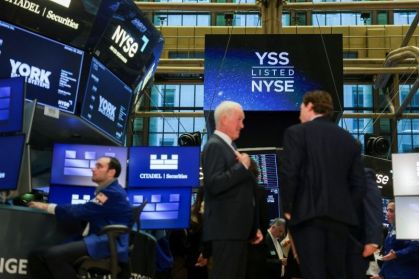 Wall Street reage à pressão da inteligência artificial e fecha em baixa