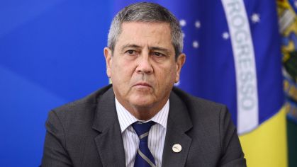 Braga Netto busca redução de pena por estudo e acesso a TV a cabo na prisão