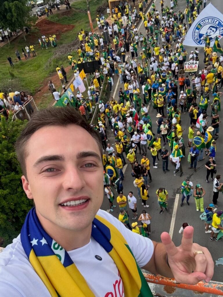 Zampieri relata caminhada e ato em Brasília com muita chuva e milhares de participantes