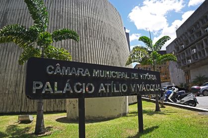 Câmara de Vitória regula uso de bicicletas elétricas com restrições para menores de 16 anos