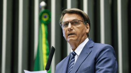 Bolsonaro apresenta melhora no tratamento da pneumonia sem previsão de alta