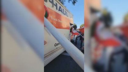 Caminhão invade manifestação nos EUA em apoio aos protestos no Irã