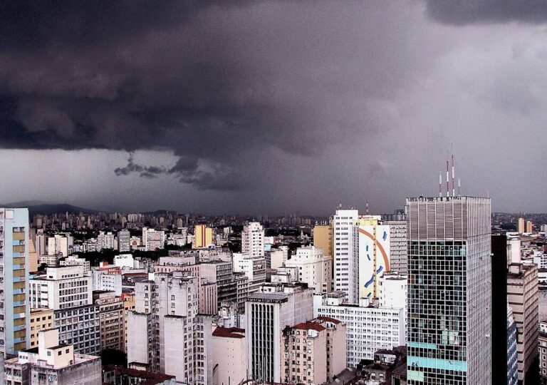Previsão do tempo para São Paulo no sábado 21 indica sol e abafamento