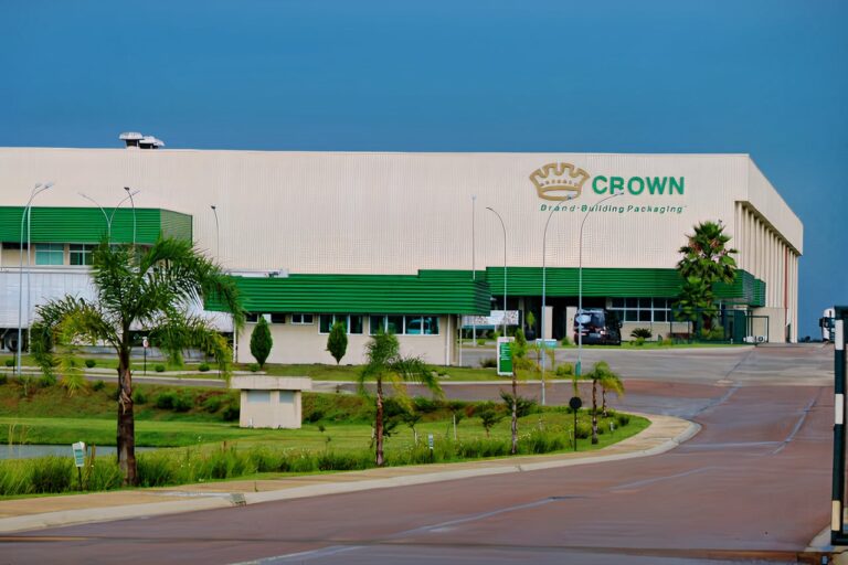 Crown amplia fábrica em Ponta Grossa e oferece novas vagas de emprego