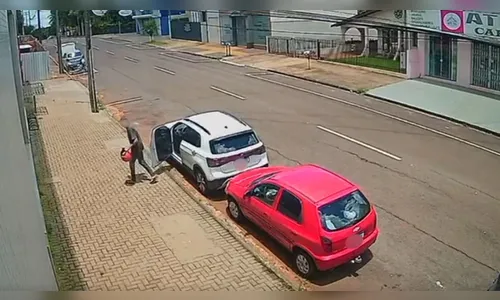 Roubo inusitado em Cascavel: criminoso abandona carro automático ao não conseguir dirigir