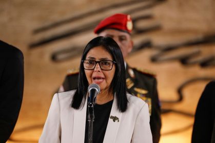 Delcy Rodríguez consolida controle na Venezuela em meio a tensões políticas
