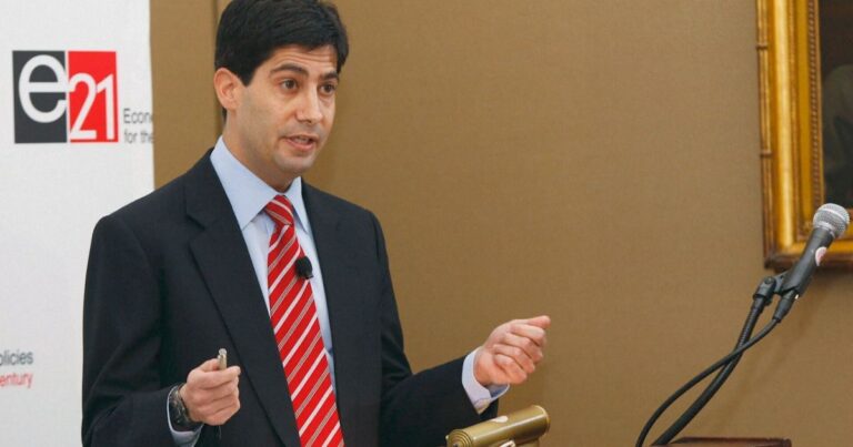 Kevin Warsh e seu papel no Federal Reserve durante crises financeiras