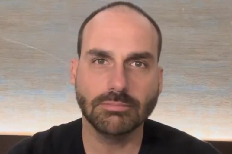 Eduardo Bolsonaro pediu reembolso por aluguel de carro em Brasília nos EUA