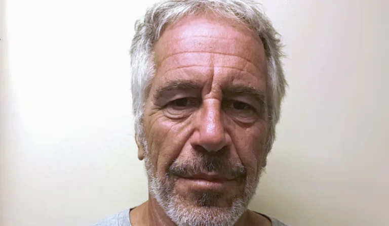 Ex-príncipe Andrew preso após ligação controversa com Jeffrey Epstein
