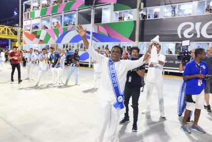 Intérpretes assumem microfone da Beija-Flor após Neguinho com motivação renovada