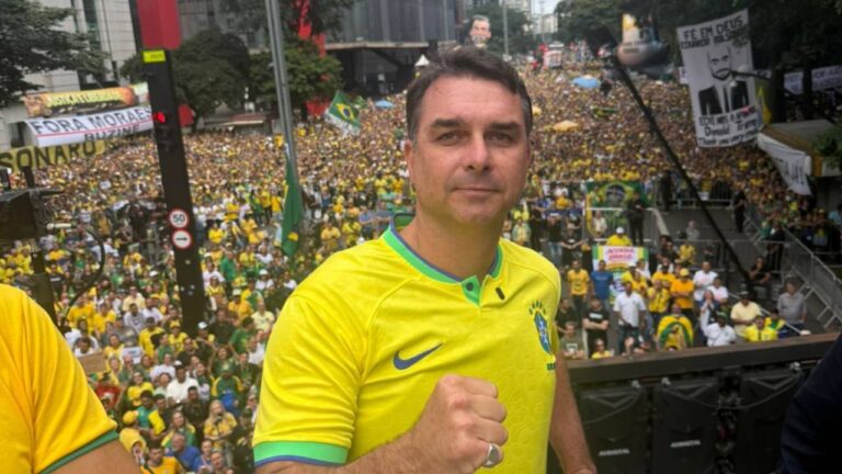 Flávio Bolsonaro amplia palanques para as eleições de 2026 com estratégia ambiciosa