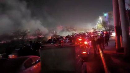 Irã intensifica repressão à starlink e amplia isolamento digital
