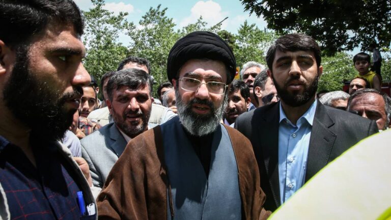 Assembleia do Irã nomeia Mojtaba Khamenei líder supremo após morte do pai
