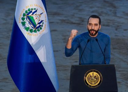 El Salvador aprova prisão perpétua para crimes graves