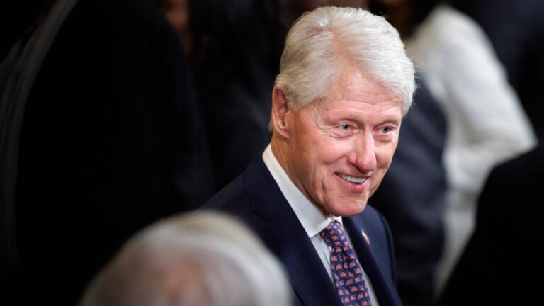 Bill Clinton nega envolvimento com crimes de Jeffrey Epstein em depoimento