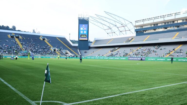 Palmeiras e Fluminense duelam na Arena Barueri pelo Brasileirão