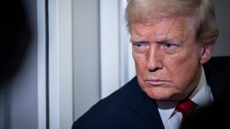 Ataques dos EUA ao Irã podem durar até um mês, afirma Donald Trump