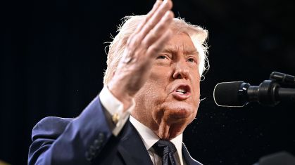 Trump avalia como terrível colisão de avião no aeroporto de Nova York