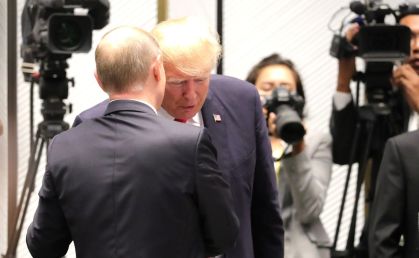 Trump evita comentar diálogo com Putin após apreensão de petroleiro russo