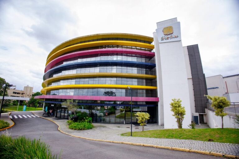 Arte nos hospitais transforma ambiente para pacientes em Curitiba