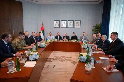 Ucrânia e Rússia retomam negociações de paz mediadas pelos EUA em Abu Dhabi