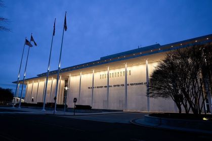 Trump anuncia fechamento do Kennedy Center para reconstrução por dois anos