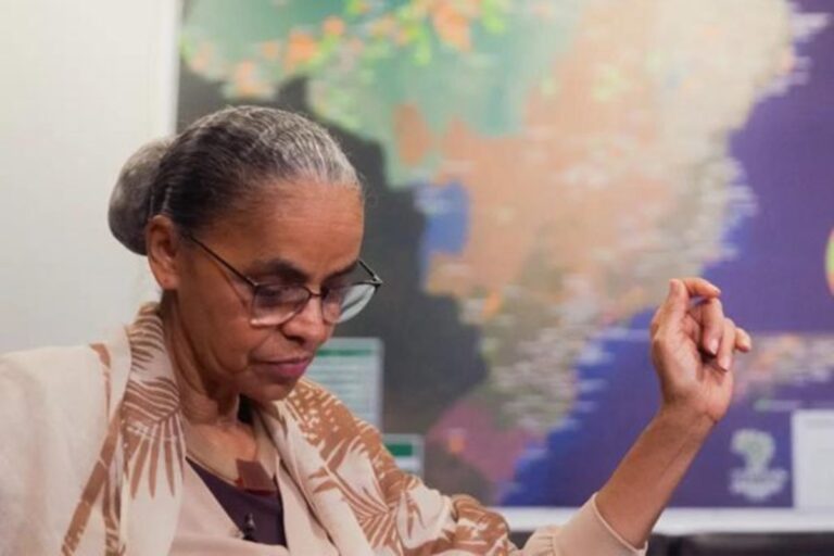Marina Silva avalia partidos para disputar o Senado em 2026