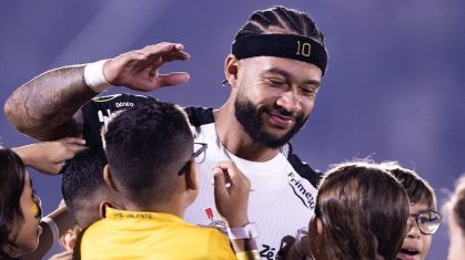 Corinthians enfrenta desafio financeiro para renovar contrato de Memphis Depay