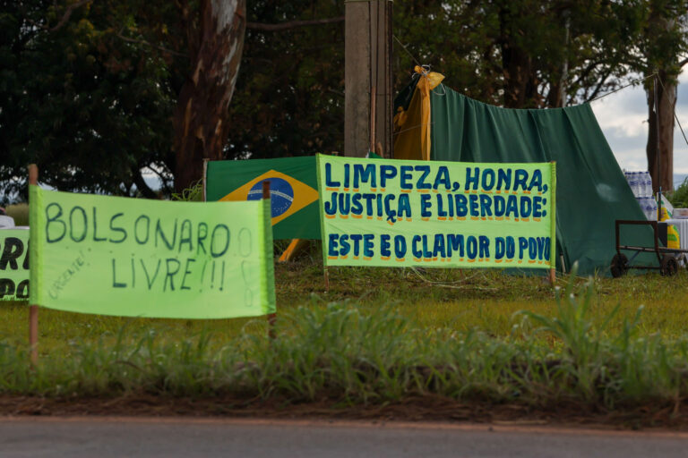 DF Legal desmonta acampamento bolsonarista irregular na Papudinha
