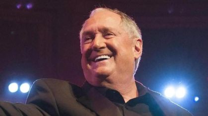 Neil Sedaka morre aos 86 anos deixando legado no rock and roll