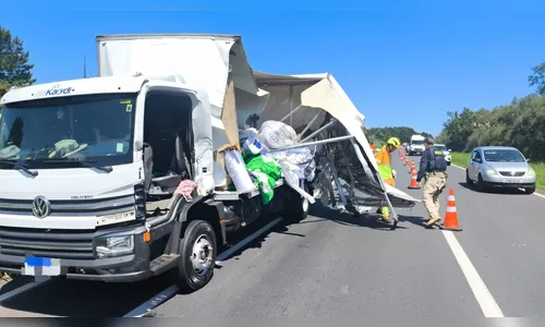 Colisão na BR-376 entre caminhão e viatura da CCR deixa feridos e interdita pista