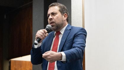 Brasil não se curva a pressões externas, afirma Boulos
