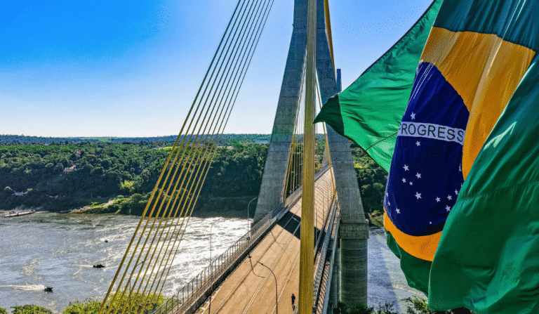 Ônibus de turismo enfrentam mudanças no trânsito da Ponte da Amizade