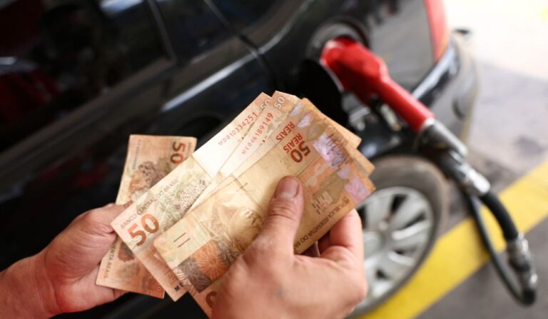 Aumento dos combustíveis ligado a ICMS e alta do etanol