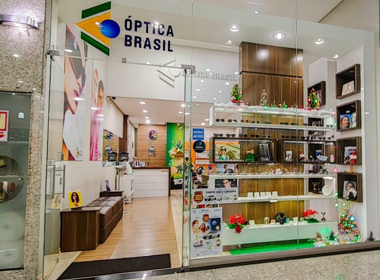 Ganhadores dos vale-compras do Sindilojas em Ponta Grossa recebem prêmios